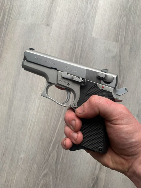 S&W 6906 9MM