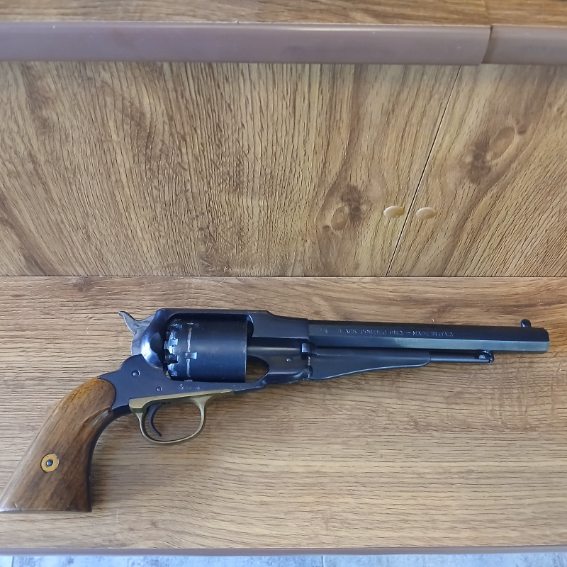 Perkusní Revolver ráže 44