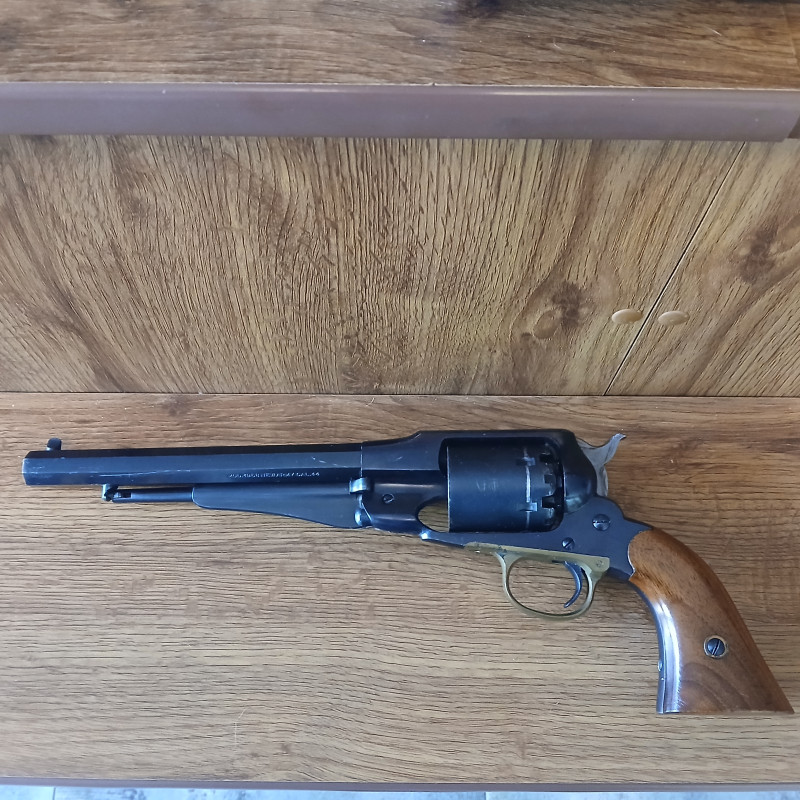Perkusní Revolver ráže 44