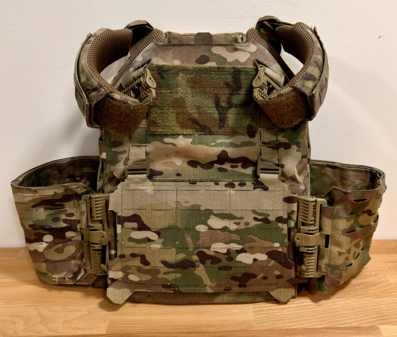 Nosič plátů Combat Systems Sentinel 2.0 Multicam