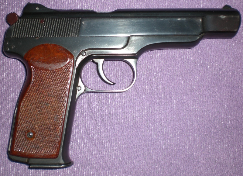 Pistole samonabíjecí APS Stečkin, ráže 9mm Makarov