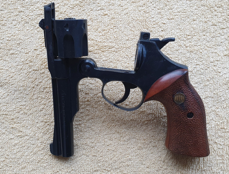 Revolver Perfecta cal.4mmRF Long zlamovací TOP