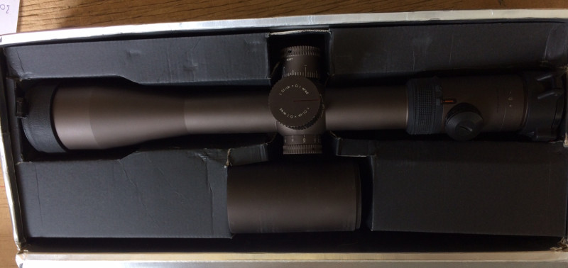 Puškohled Vortex Razor HD 5-20x50 FFP, MRAD (RZR551B) + mont