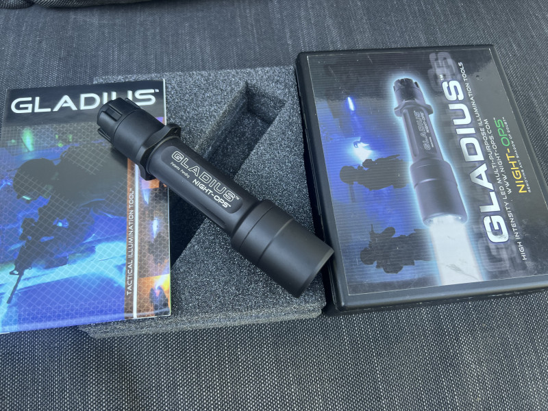 Svítilna Night-Ops USA GLADIUS, LED strobo efekt PC 6.000 Kč