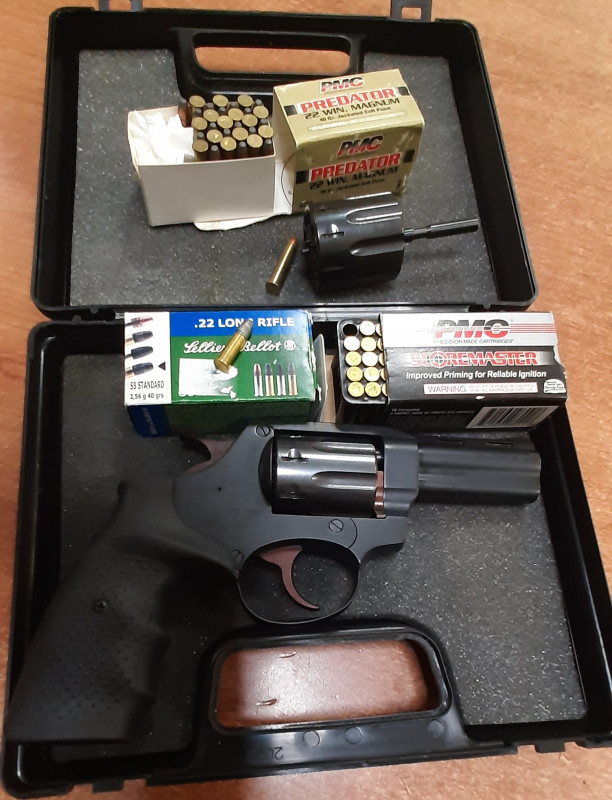 Alfa mod.330  r.22LR +výměnný valec 22 WMR