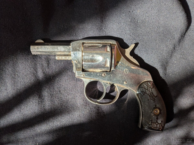 Historický Revolver Harrington Richardson American 32 Long