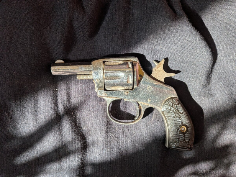 Historický Revolver Harrington Richardson American 32 Long