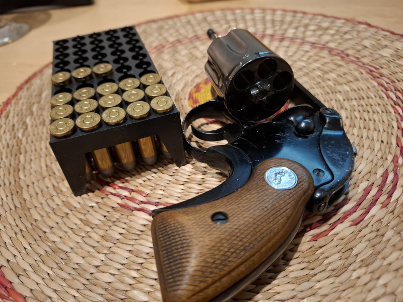 Colt 38 spec revolver a pistole ATC