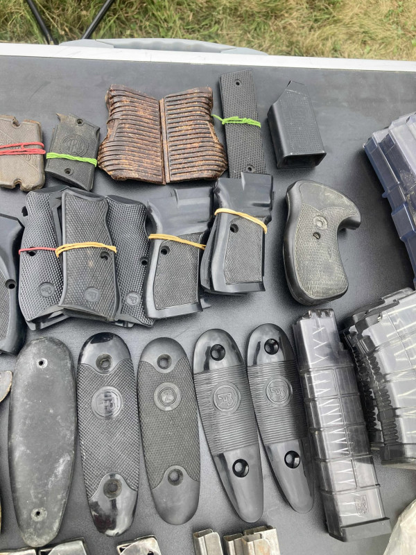 Střenky CZ 50 / 70 , CZ 52 , CZ 92 , DUO , CZ 82 /83 , CZ 75