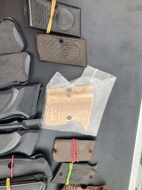 Střenky CZ 50 / 70 , CZ 52 , CZ 92 , DUO , CZ 82 /83 , CZ 75