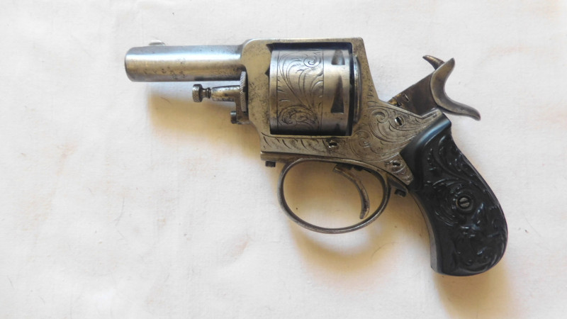 Revolver British  Bull Dog