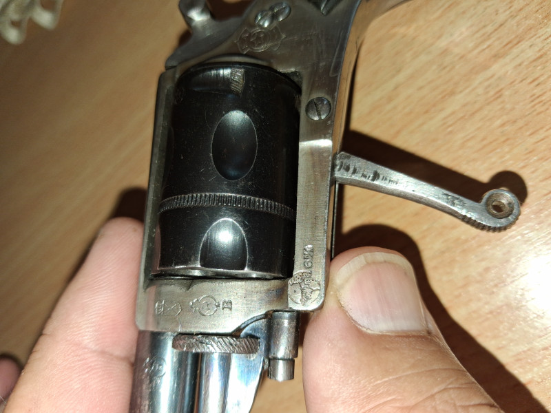 Revolver rok vyroby 1892