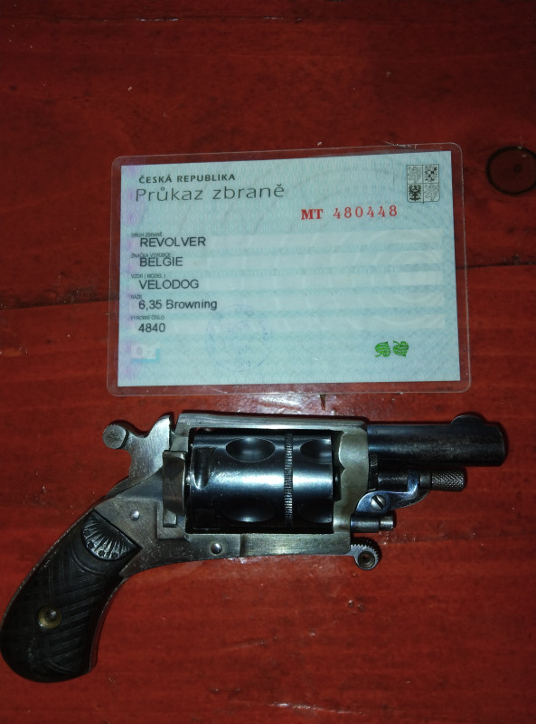 Revolver rok vyroby 1892