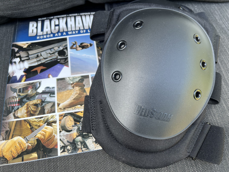 Chrániče kolen Blackhawk! USA TACTICAL PADS černé PC 610 Kč