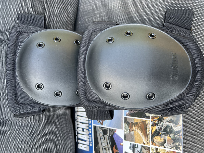 Chrániče kolen Blackhawk! USA TACTICAL PADS černé PC 610 Kč