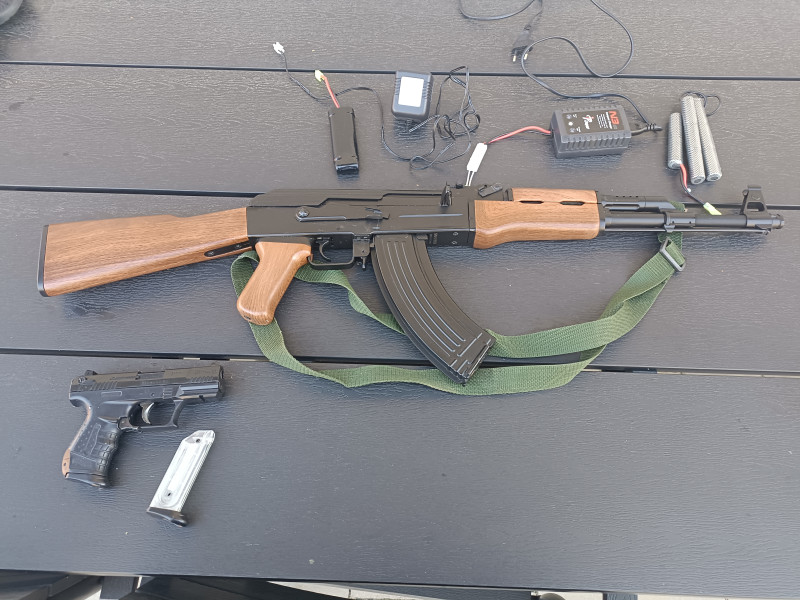 AK 47 +P22 Walther