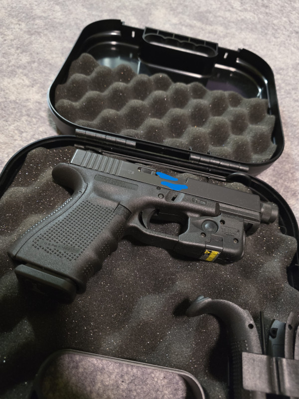 Glock 19 Gen4(závit na hlavni)+Streamlight TLR-6 | TOP stav