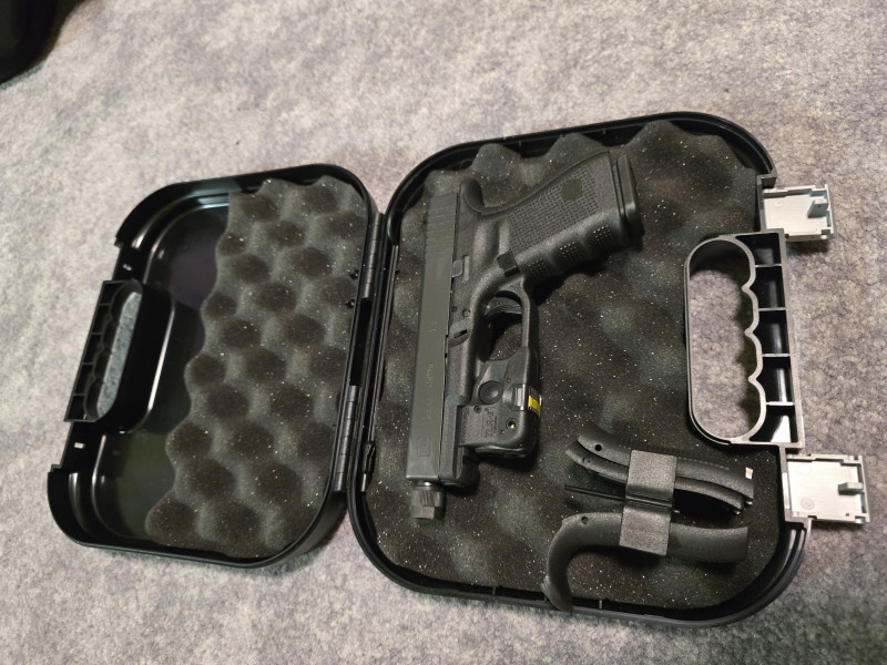 Glock 19 Gen4(závit na hlavni)+Streamlight TLR-6 | TOP stav