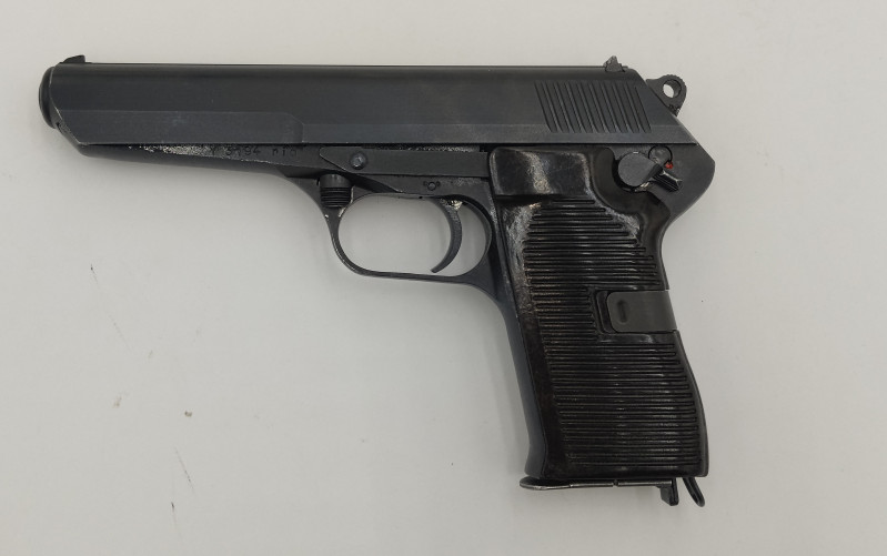 Pistole samonabíjecí CZ52
