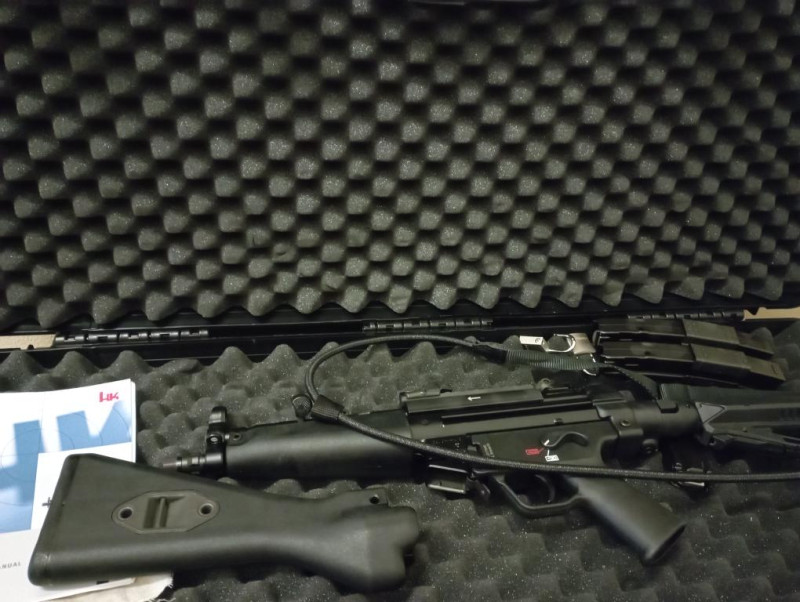 Puška samonabíjecí Heckler Koch SP5 9mm Luger s příslušenstv