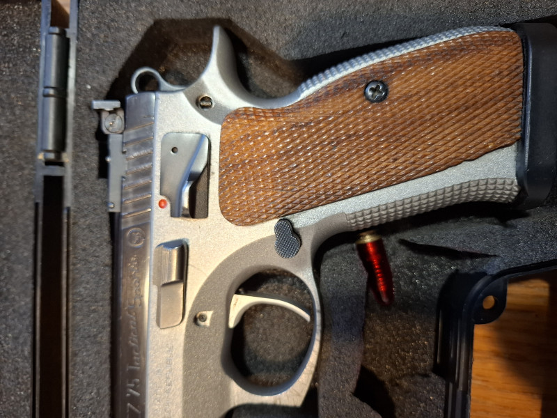 Cz 75 TS 9mm 2x zásobník přesná a pěkná