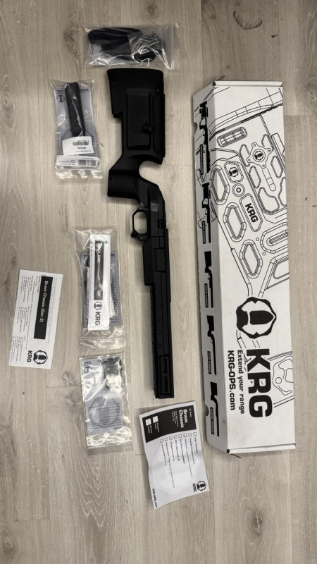 KRG BRAVO Gen.2 / REM700 Footprint / RH / BLK + Příslušenstv