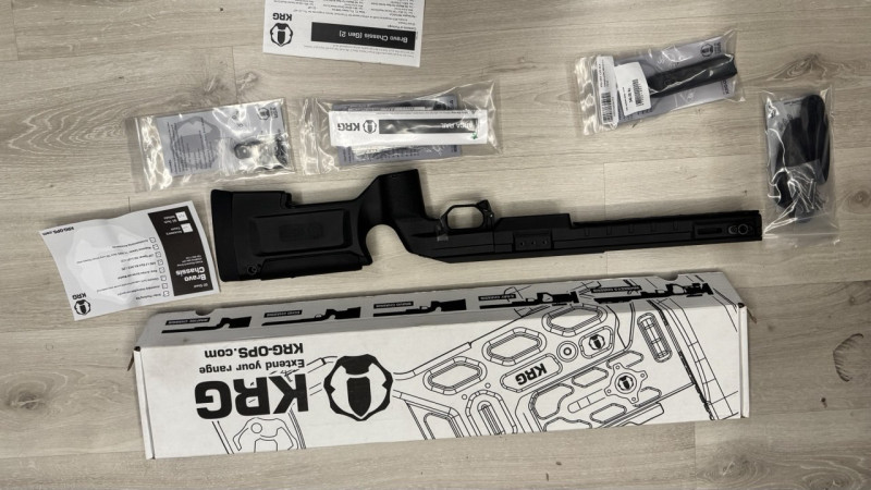 KRG BRAVO Gen.2 / REM700 Footprint / RH / BLK + Příslušenstv