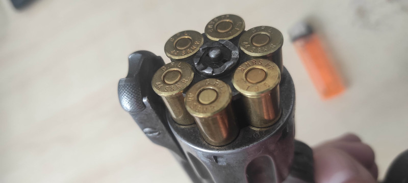 Revolver bez bez registrace S&W