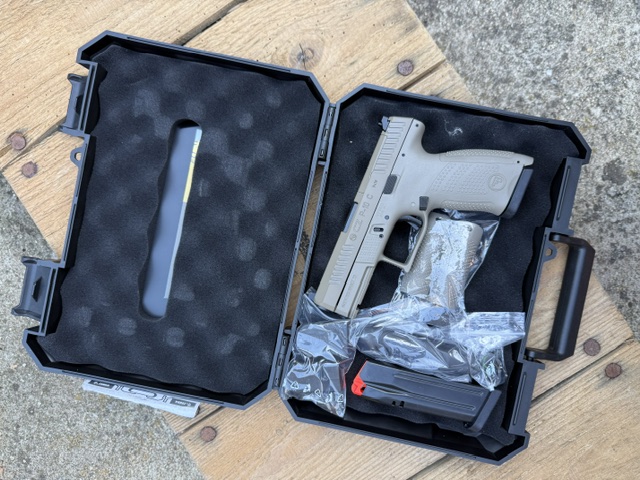 Pistole samonabíjecí CZ P-10 C OR FDE, 9 mm Luger