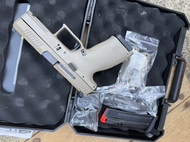 Pistole samonabíjecí CZ P-10 C OR FDE, 9 mm Luger