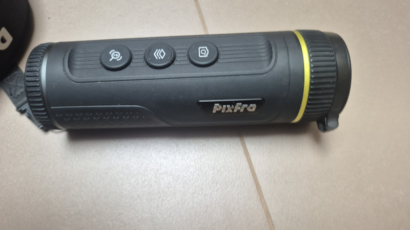 Pixfra Mile 2 M215M – termovizní monokulár