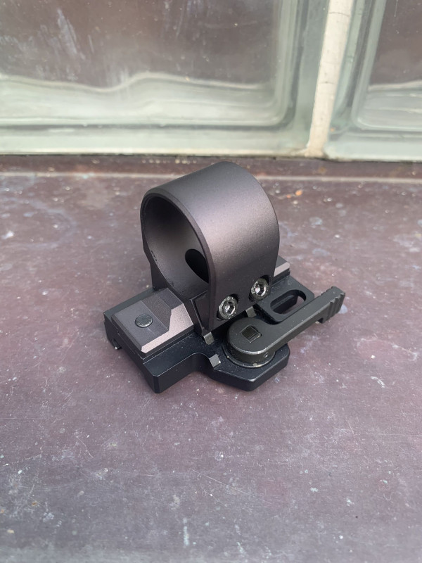 P: originál ARMS QD montáž pro zvětšovák Aimpoint