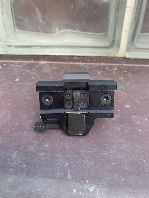 P: originál ARMS QD montáž pro zvětšovák Aimpoint
