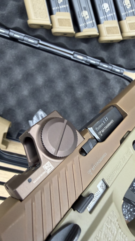 SIG M17 + zásobníků