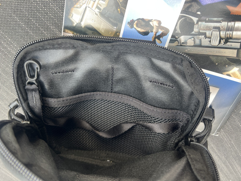 Kapsa Blackhawk! USA TACTICAL černá PC 610 Kč