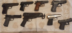 nabídka pistolí