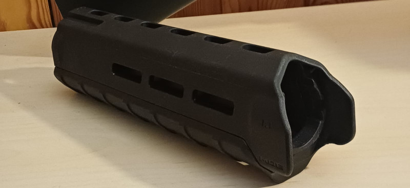 Předpažbí pro AR15/M4 Magpul MOE M-LOK