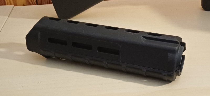 Předpažbí pro AR15/M4 Magpul MOE M-LOK