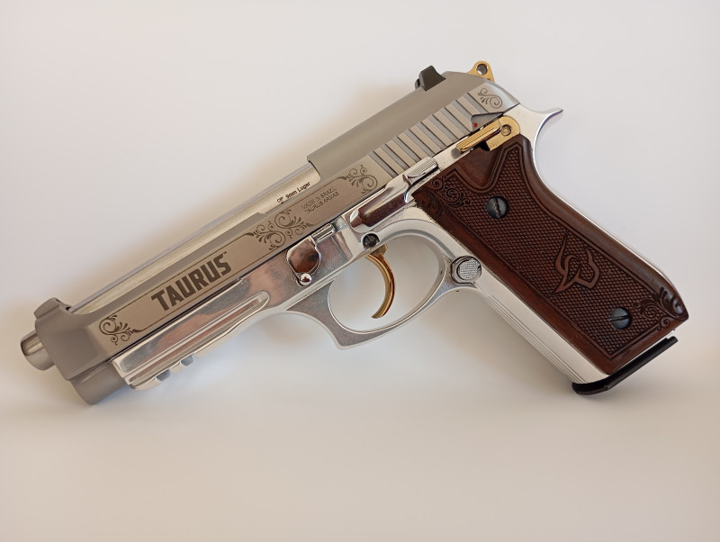 Pistole Taurus Pt 99 limited edition 