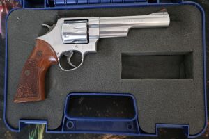 Prodám revolver SaW, model 629