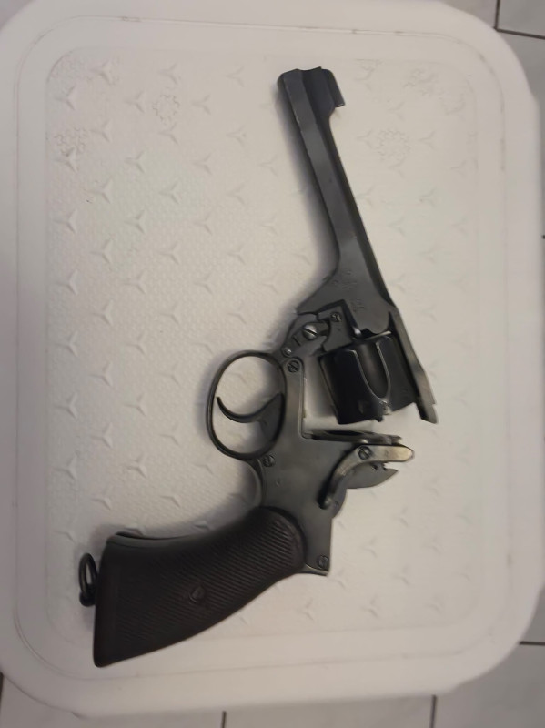 Prodám služební revolver Enfield No 2 MK I