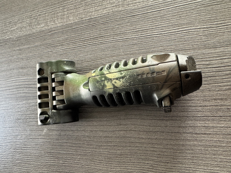 Taktická dvojnožka s rukojetí FabDefense T-POD