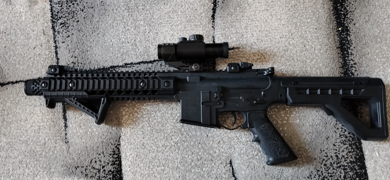 Vzduchovka full auto Crosman DPMS