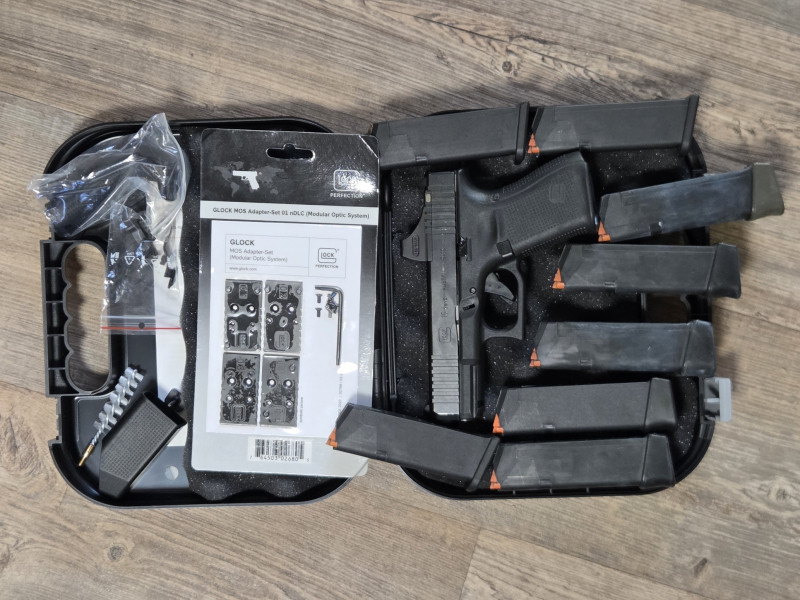 Glock 19 gen 5 Holosun SCS MOS s příslušenstvím
