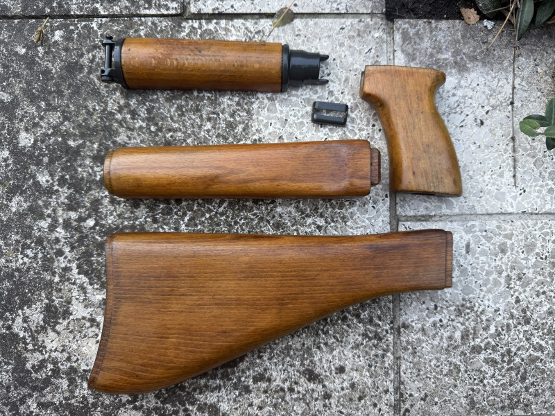 Kompletní nepoužité pažbení dřebo buk Sa58 vz58 vz.58 kosa