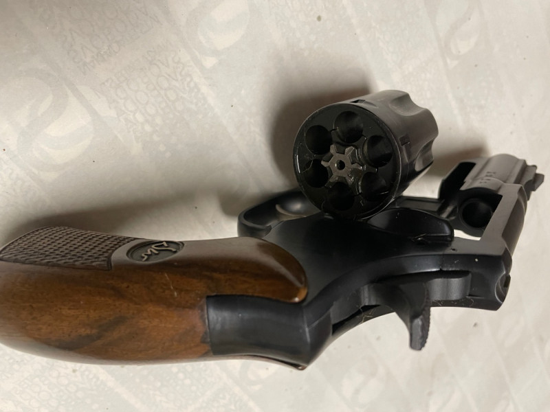 DAN WESSON, hlaveň 2,5“, ráže 357magnum,