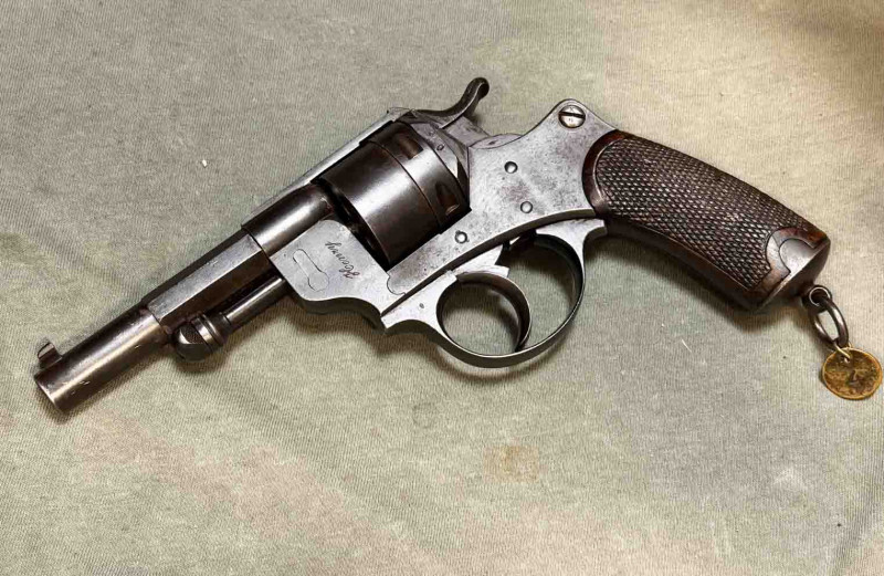 Revolver Chamelot-Delvigne M/1873M značený Henry
