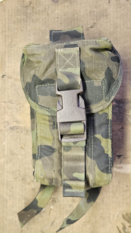 Prodám Pouzdro na zásobníky k MNS 2000 vzor 95 pro CB Bren