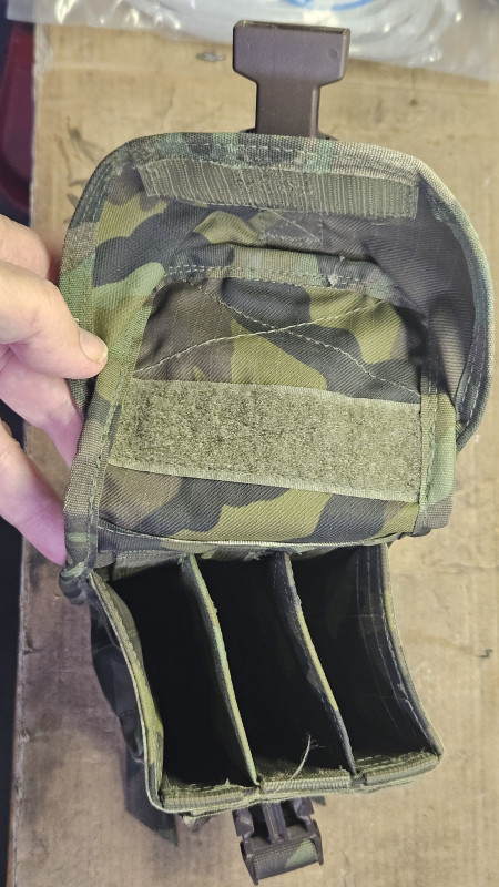 Prodám Pouzdro na zásobníky k MNS 2000 vzor 95 pro CB Bren