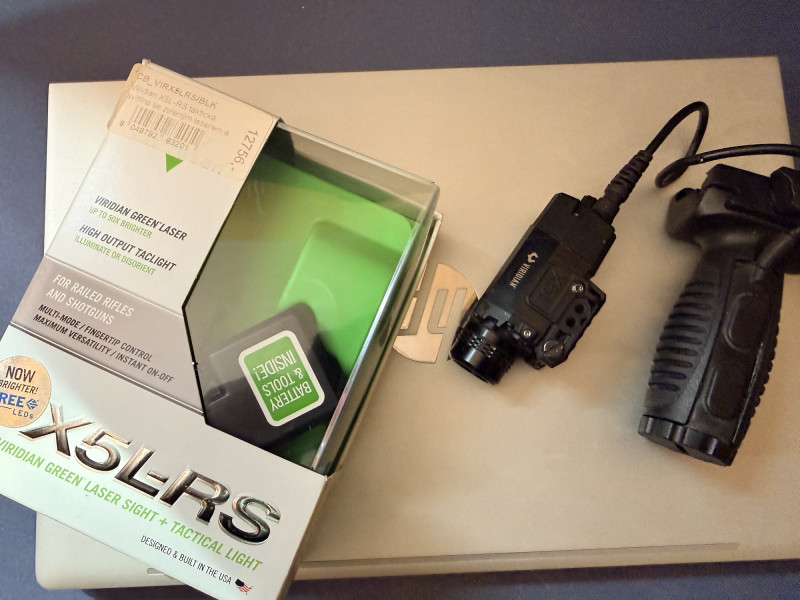 Svítilna a zelenáý laser Viridian X5L-RS